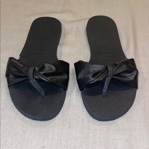 Havaianas Black Slide Sandals with Bow Detail